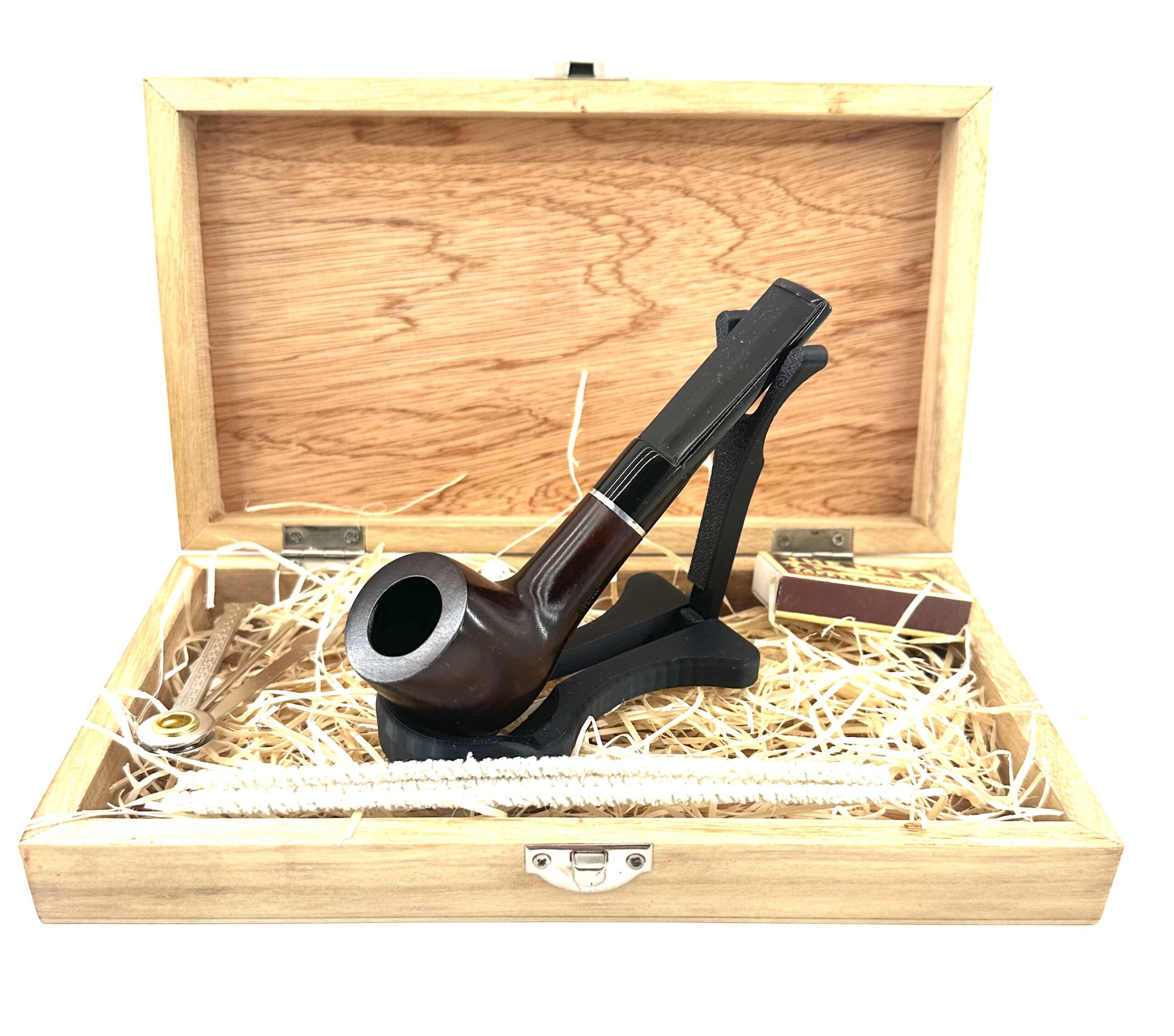 ANGELO Fajkový set- Drevená fajka, čistiace tyčinky, filtre, stojan, fajkový príbor, zápalky ANG-2 2 ANGELO Fajkový set- Drevená fajka, čistiace tyčinky, filtre, stojan, fajkový príbor, zápalky ANG-2